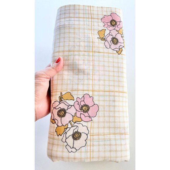 Vintage 70s top/flat sheet, small pink poppy flowers, checkered, twin size - Picture 1 of 8